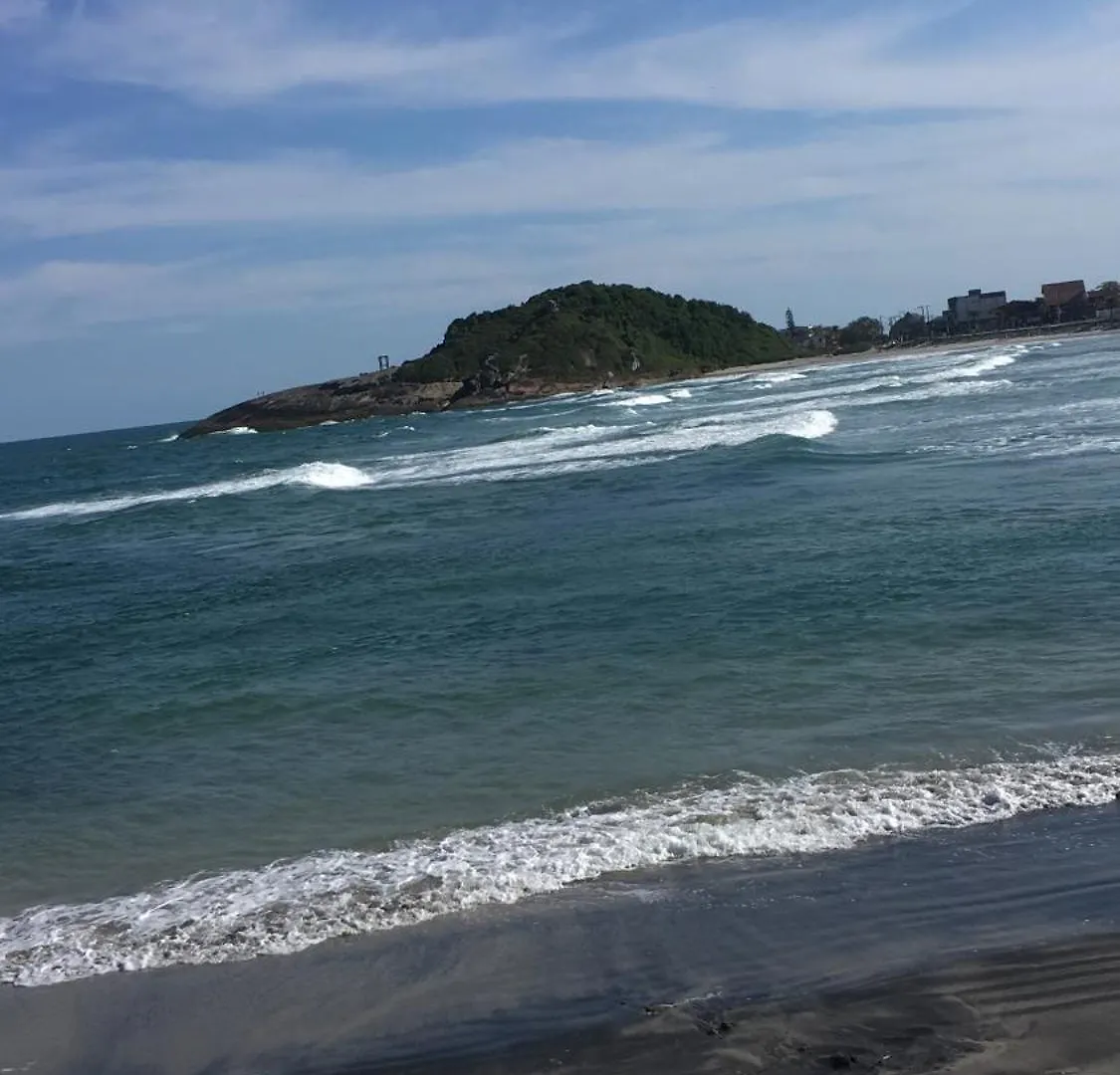 Дом отдыха Casa De Praia Na Quadra Do Mar Com Piscina Сан-Франсиску-ду-Сул
