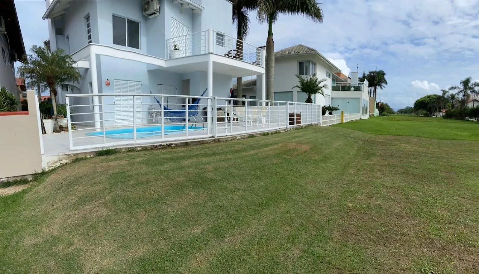Casa De Praia Na Quadra Do Mar Com Piscina Сан-Франсиску-ду-Сул