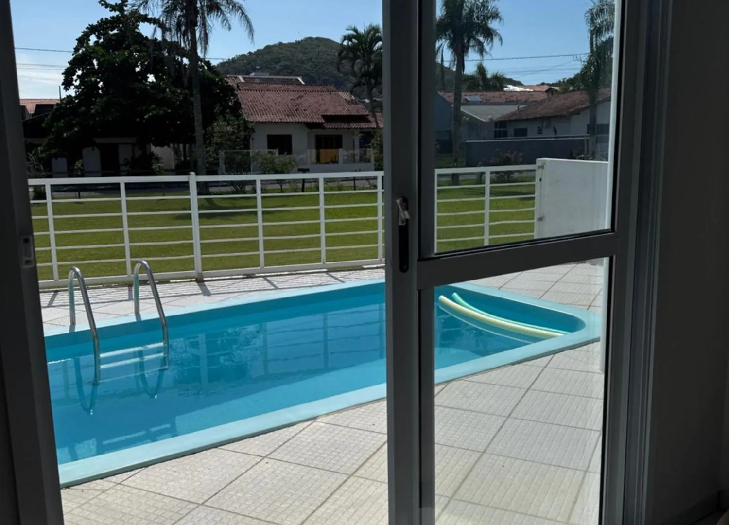 Casa De Praia Na Quadra Do Mar Com Piscina Сан-Франсиску-ду-Сул