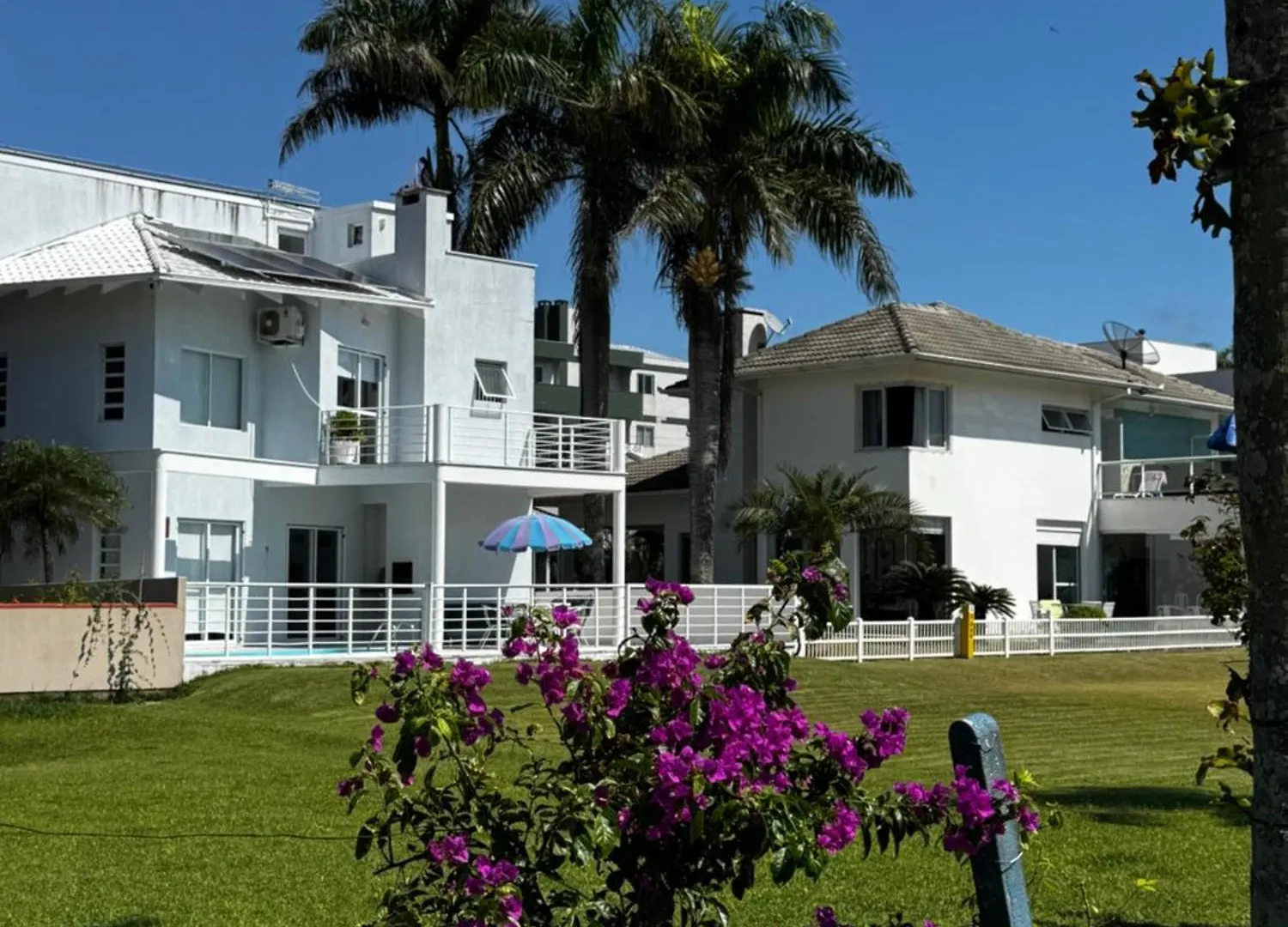 Дом отдыха Casa De Praia Na Quadra Do Mar Com Piscina Сан-Франсиску-ду-Сул