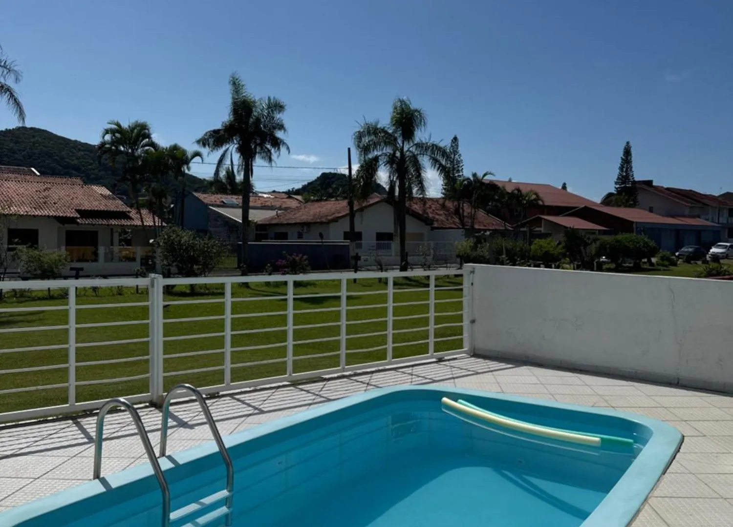 Дом отдыха Casa De Praia Na Quadra Do Mar Com Piscina Сан-Франсиску-ду-Сул