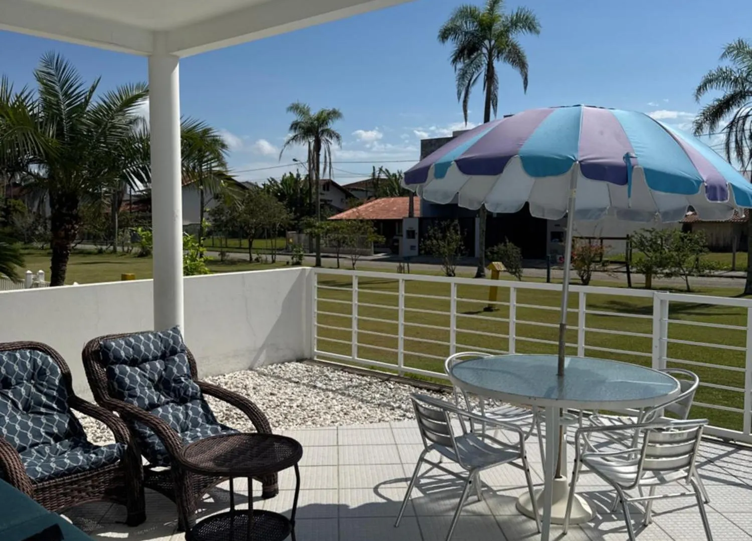 Casa De Praia Na Quadra Do Mar Com Piscina Sao Francisco do Sul Ferienhaus